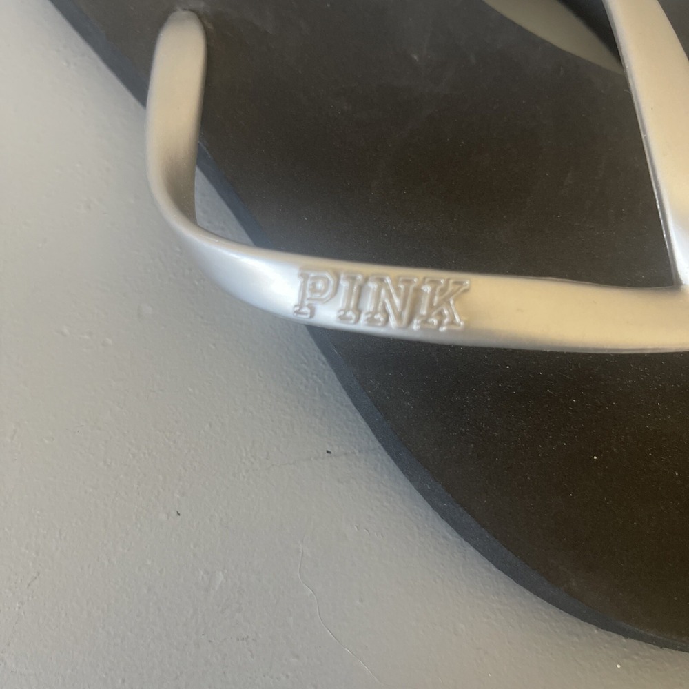 Victoria Secret Pink Flip Flops Thongs BRAND NEW Size 5-6 Black Silver Logos - Picture 3 of 6